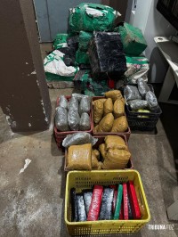 PRF apreende 550,5 Kg de maconha e carro roubado em Santa Terezinha de Itaipu