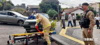 Passageira de veículo fica encarcerada após colisão grave na área central de Foz do Iguaçu