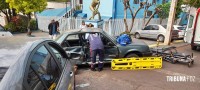 Passageira de veículo fica encarcerada após colisão grave na área central de Foz do Iguaçu