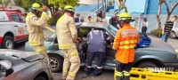 Passageira de veículo fica encarcerada após colisão grave na área central de Foz do Iguaçu