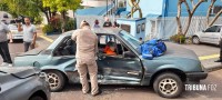 Passageira de veículo fica encarcerada após colisão grave na área central de Foz do Iguaçu