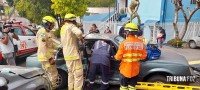 Passageira de veículo fica encarcerada após colisão grave na área central de Foz do Iguaçu