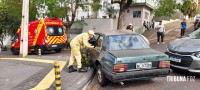 Passageira de veículo fica encarcerada após colisão grave na área central de Foz do Iguaçu