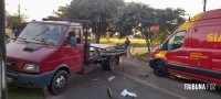 Jovem é socorrido pelo Siate após colisão entre caminhão e carro no Jardim Patriarca