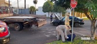 Jovem é socorrido pelo Siate após colisão entre caminhão e carro no Jardim Patriarca