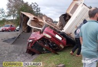 Cinco vitimas feridas após tombamento de caminhão, seguido de colisão frontal em São Miguel do Iguaçu