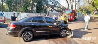 Siate socorre duas vítimas após colisão seguido de capotamento no centro de Foz do Iguaçu