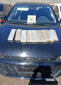 PM recupera veículo roubado e apreende drogas no Bairro Portal do Foz