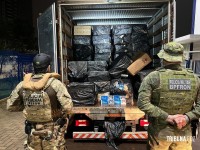 BPFRON, PF e PC localizam depósitos clandestinos e apreendem cigarros contrabandeados em Foz do Iguaçu