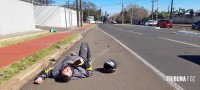 Motociclista é socorrido pelo Siate após colisão na Av. Felipe Wandscheer
