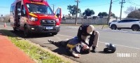 Motociclista é socorrido pelo Siate após colisão na Av. Felipe Wandscheer
