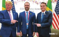 Juristas pedem ao STF responsabilização civil de Eduardo Bolsonaro