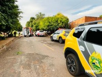 PM prende três pessoas com arma e drogas no Lagoa Dourada. Um dos preso foi baleado tentando fugir