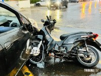Motociclista fica gravemente ferido após colisão na Av. das Cataratas