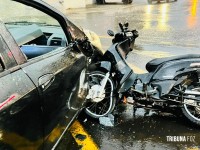 Motociclista fica gravemente ferido após colisão na Av. das Cataratas