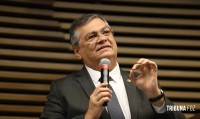 Dino rebate EUA e diz que não cabe a embaixadas monitorar Justiça