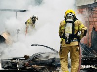 Incêndio destrói residência na Favela do Bubas em Foz do Iguaçu