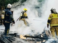 Incêndio destrói residência na Favela do Bubas em Foz do Iguaçu