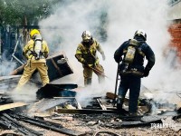 Incêndio destrói residência na Favela do Bubas em Foz do Iguaçu