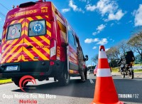Mulher fica ferida após ser atingida por caminhonete que fugiu do local na Av. Tancredo Neves