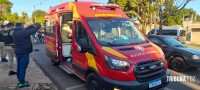 Condutor desvia de veículo para não bater e acaba colidindo contra o muro e portão de uma residência no Porto Meira