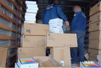 Receita pega R$ 550 mil em celulares escondidos em caminhão na Ponte da Amizade