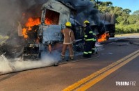 Carreta pega fogo na Argentina após colisão entre dois caminhões na Ruta 12