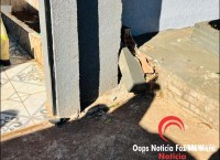 Moto dispara sozinha e idoso acerta em cheio o portão do vizinho no bairro Três Lagoas 