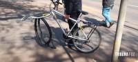 Ciclista é atropelado por moto na Av. Juscelino Kubitschek