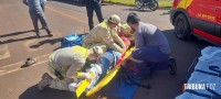 Entregador fica ferido após colisão entre moto e caminhão em Foz do Iguaçu