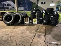 Policia Federal, Policia Civil e Policia Militar apreendem veículo e pneus contrabandeados em Foz do Iguaçu