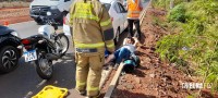Motociclista fica ferido após colisão traseira na Avenida das Cataratas