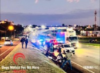Três pessoas ficam feridas em acidente entre motocicletas na BR-277