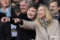 Derrotas no Congresso e escândalos expõem pesadelo de Milei antes de importantes eleições na Argentina