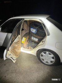 Depósito com dois veículos e 160 pneus trazidos do Paraguai são apreendidos pelas forças policiais