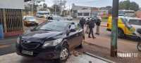 Assaltante morre em confronto com a PM após roubar carro de uma professora em Foz do Iguaçu