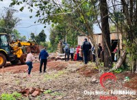 Prefeitura remove barracos em área de invasão no bairro Lagoa Dourada em Foz do Iguaçu