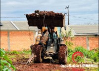 Prefeitura remove barracos em área de invasão no bairro Lagoa Dourada em Foz do Iguaçu