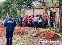 Prefeitura remove barracos em área de invasão no bairro Lagoa Dourada em Foz do Iguaçu