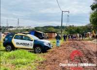 Prefeitura remove barracos em área de invasão no bairro Lagoa Dourada em Foz do Iguaçu