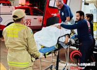 Colisão entre moto e carro deixa duas vítimas gravemente feridas no Bairro Portal da Foz