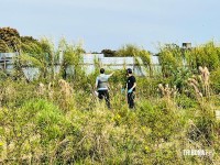 Corpo de homem enrolado em lençol é encontrado em terreno baldio no Jardim Universitário