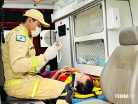 Ciclista fica ferido após colisão com automóvel no Jardim Manaus