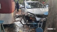 Condutor é preso após atropelar uma mulher e depois colidir contra um trailer e uma arvore em Presidente Franco