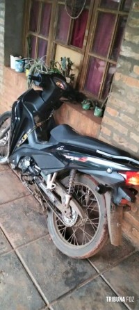 Adolescente é apreendido após roubo de motos em Puerto Iguazu