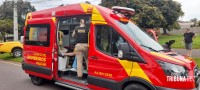 Colisão entre carro e moto deixa duas pessoas feridas na Av. Javier Koelbel 