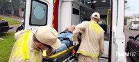 Colisão entre carro e moto deixa duas pessoas feridas na Av. Javier Koelbel 