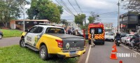 Colisão entre carro e moto deixa duas pessoas feridas na Av. Javier Koelbel 