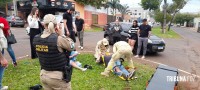 Colisão entre carro e moto deixa duas pessoas feridas na Av. Javier Koelbel 
