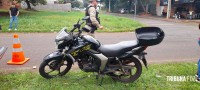 Colisão entre carro e moto deixa duas pessoas feridas na Av. Javier Koelbel 